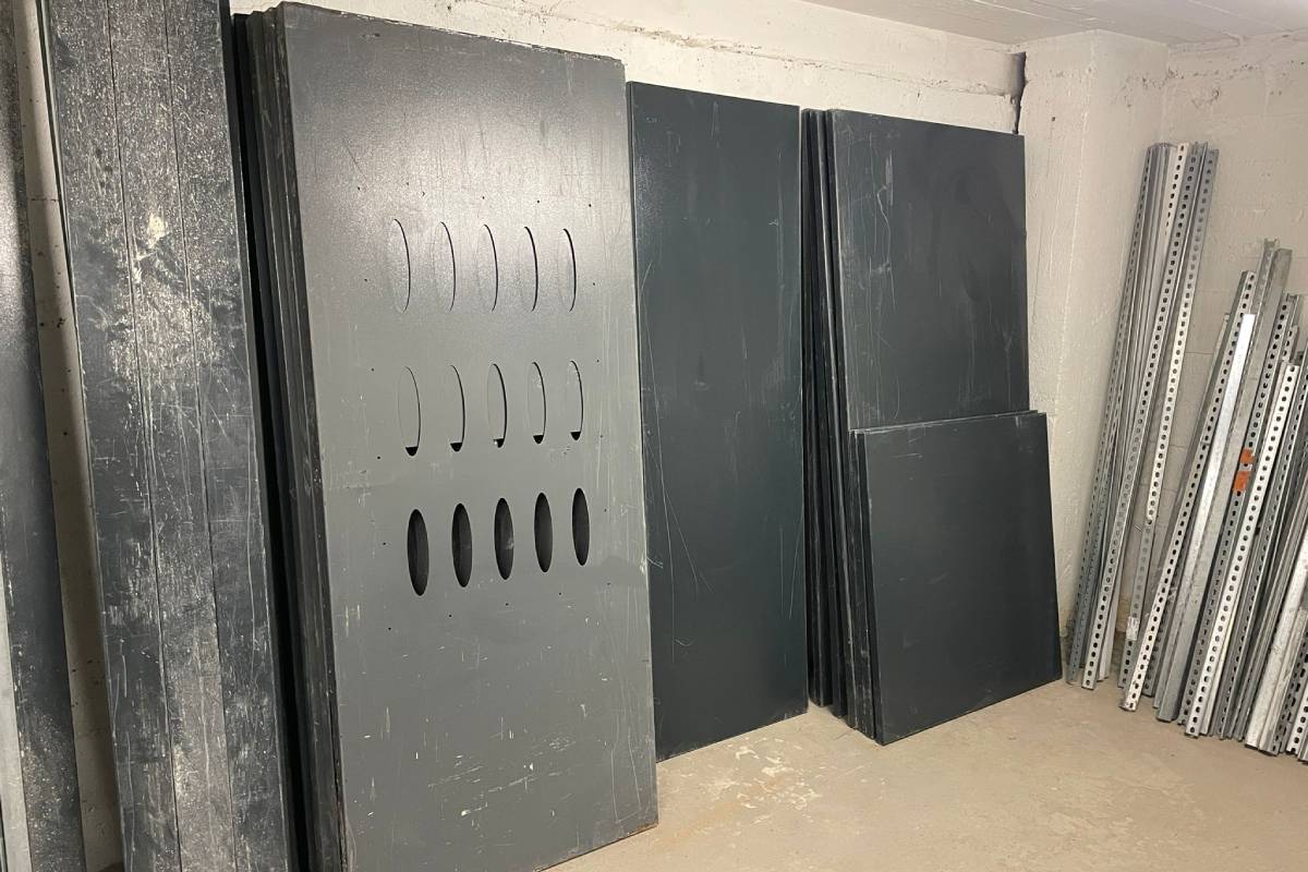 Stock de panneaux anti-intrusion